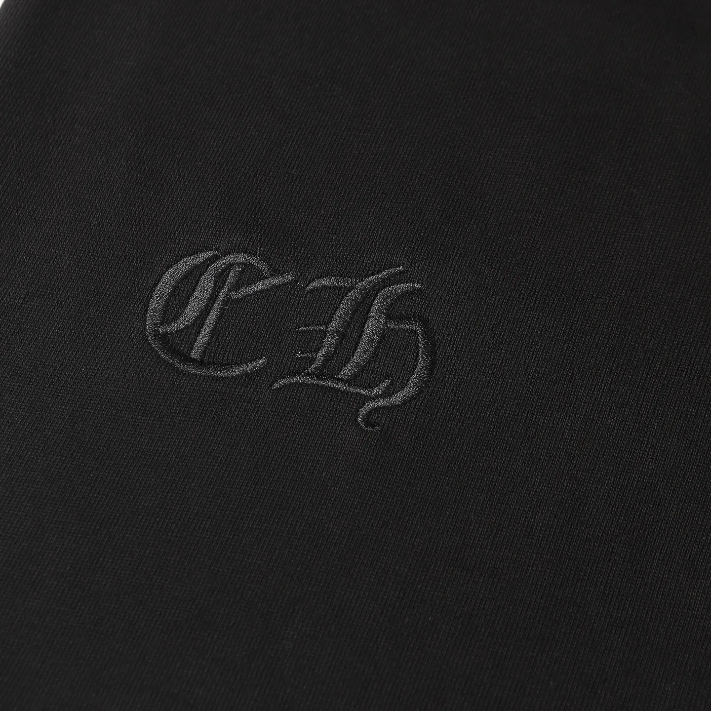🅿️190 COME HEARTSCH/Cro Heart 25ss string label leather label short-sleeved T-shirt. Uses direct injection imported machine printing hardware and accessories. All grinding and customization. Correct configuration. Black 2025 packaging. 280 grams custom-dyed double yarn cotton. The version is large, loose and stylish. The difference is that the low version is slim and long. The upper body is pulled at the hips. The high-density main mark is hand-sewn. The washed tag is the same for men and women. Color: black/white Size: XS-L